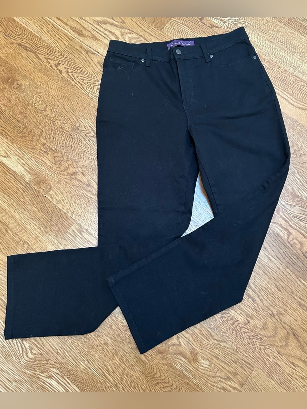 Women’s Black Straight-Leg Jeans